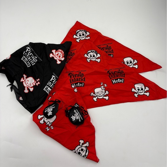 Pirate Island Hotel Bandanas Set - Picture 1 of 2